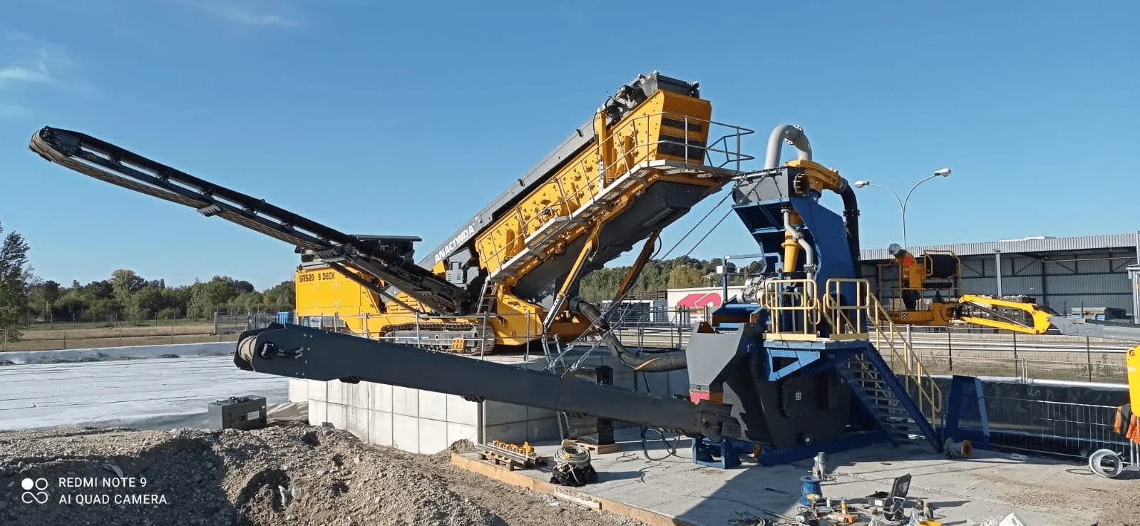 Crible Anaconda SR520 installé sur une chaîne de traitement des matériaux