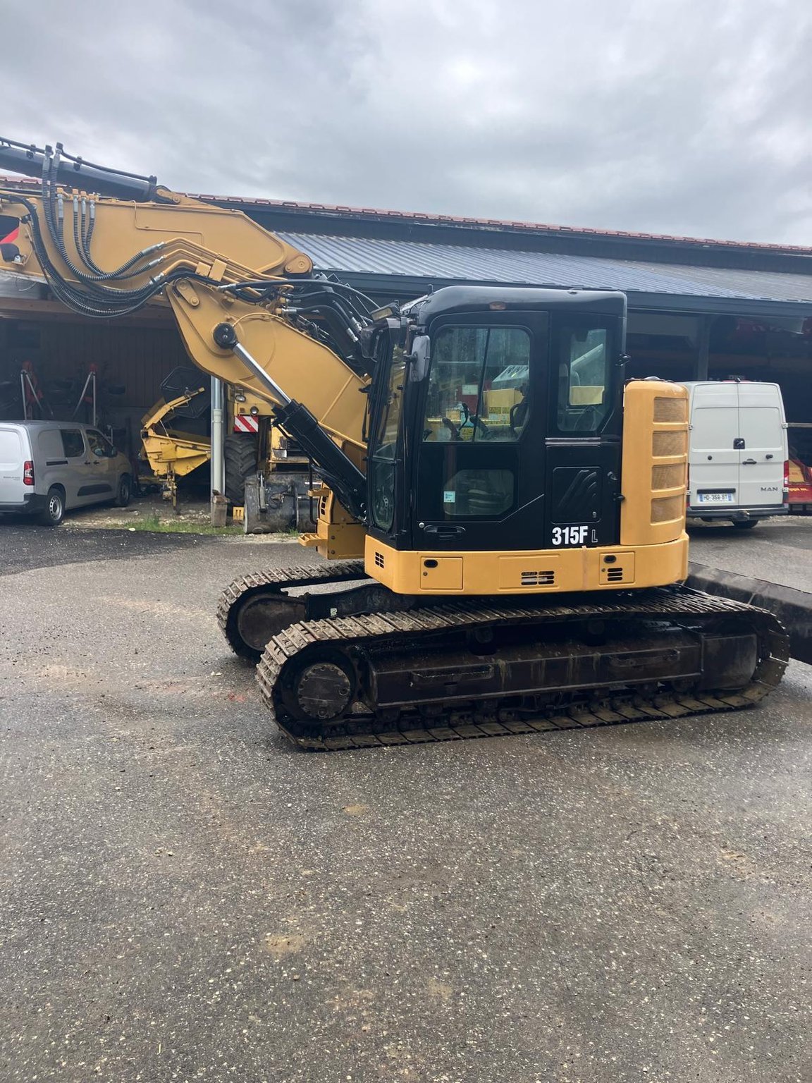 Caterpillar 315F — vue de profil