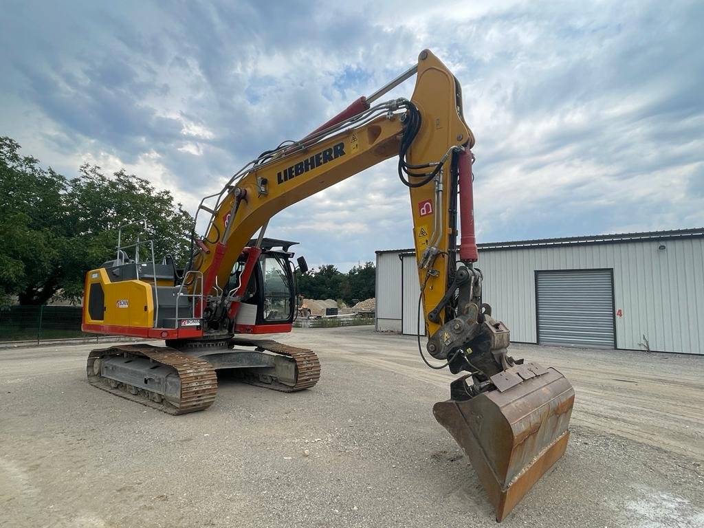 Pelle sur chenilles Liebherr R926 NLC proposée par TOP MACHINERY